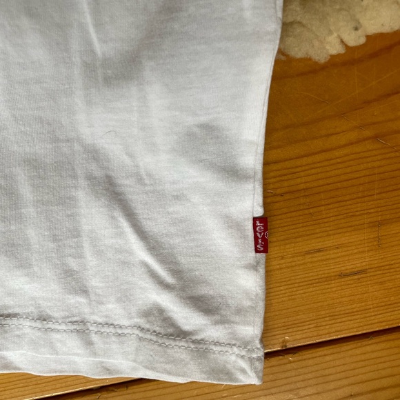 Levi’s White Blue and Pink Logo T Shirt Size Medium - Picture 4 of 6